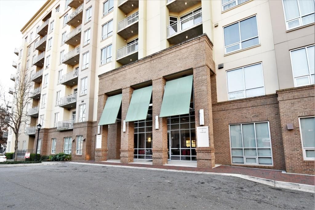 1 bedroom, 855 sq ft condominium sold at 711 Cosmopolitan Drive 325, Atlanta, GA 30324