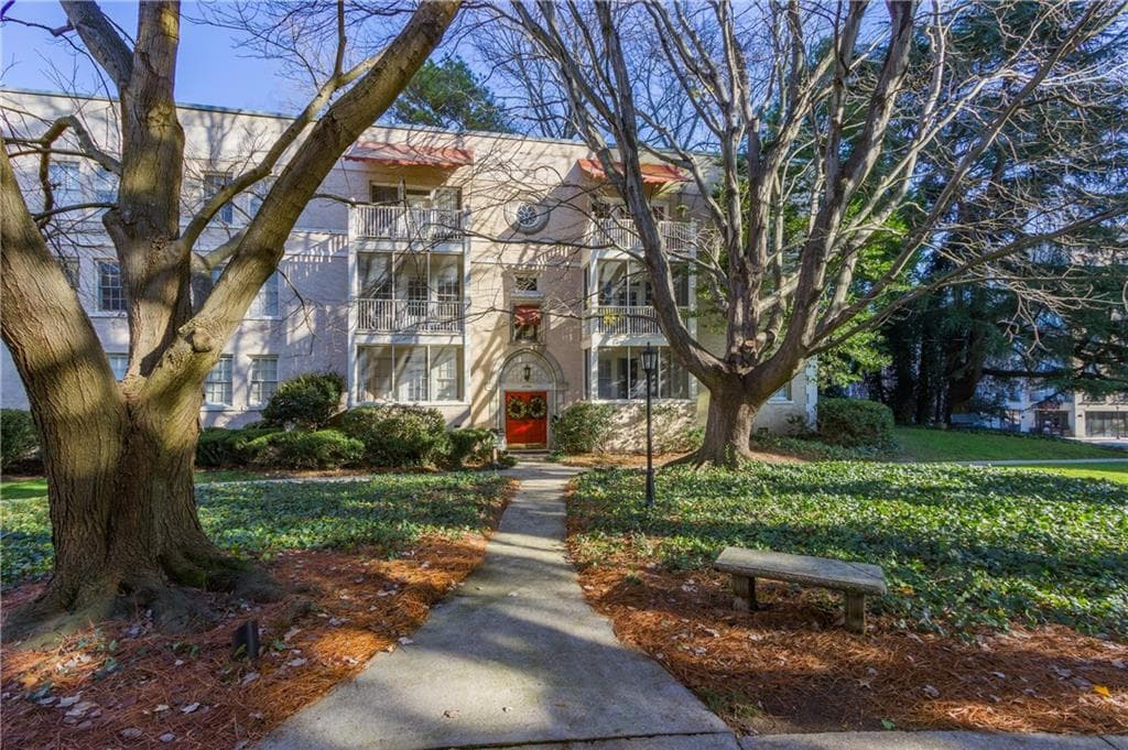 2 bedroom, 1,064 sq ft condominium sold at 2230 Peachtree Road A6, Atlanta, GA 30309
