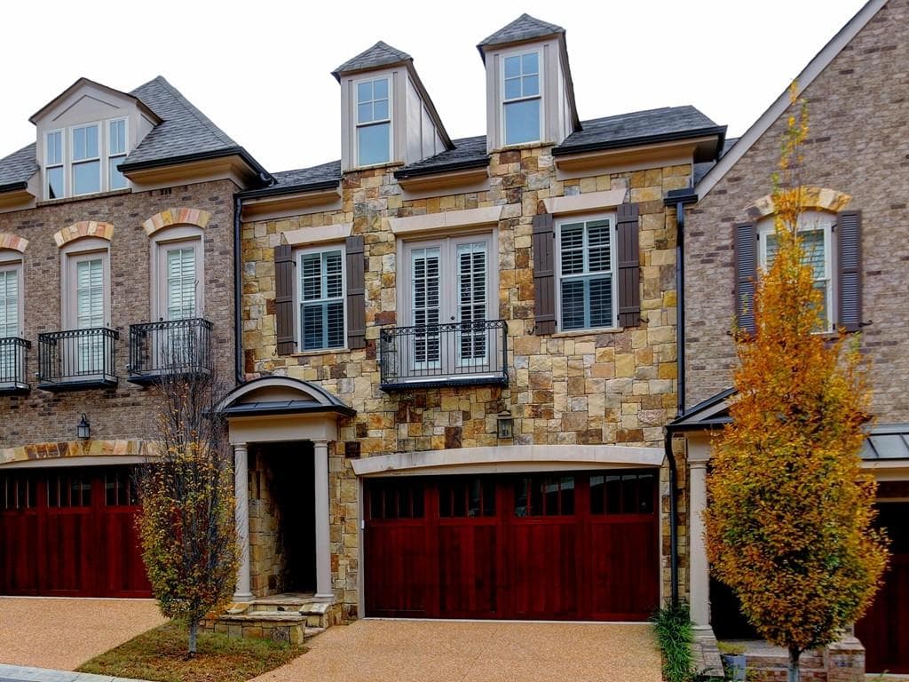3 bedroom townhouse sold at 3889 Paces Lookout Drive, Atlanta, GA 30339