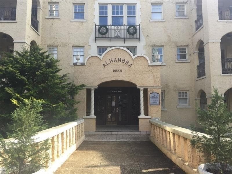 1 bedroom, 856 sq ft condominium sold at 2855 Peachtree Road 313, Atlanta, GA 30305
