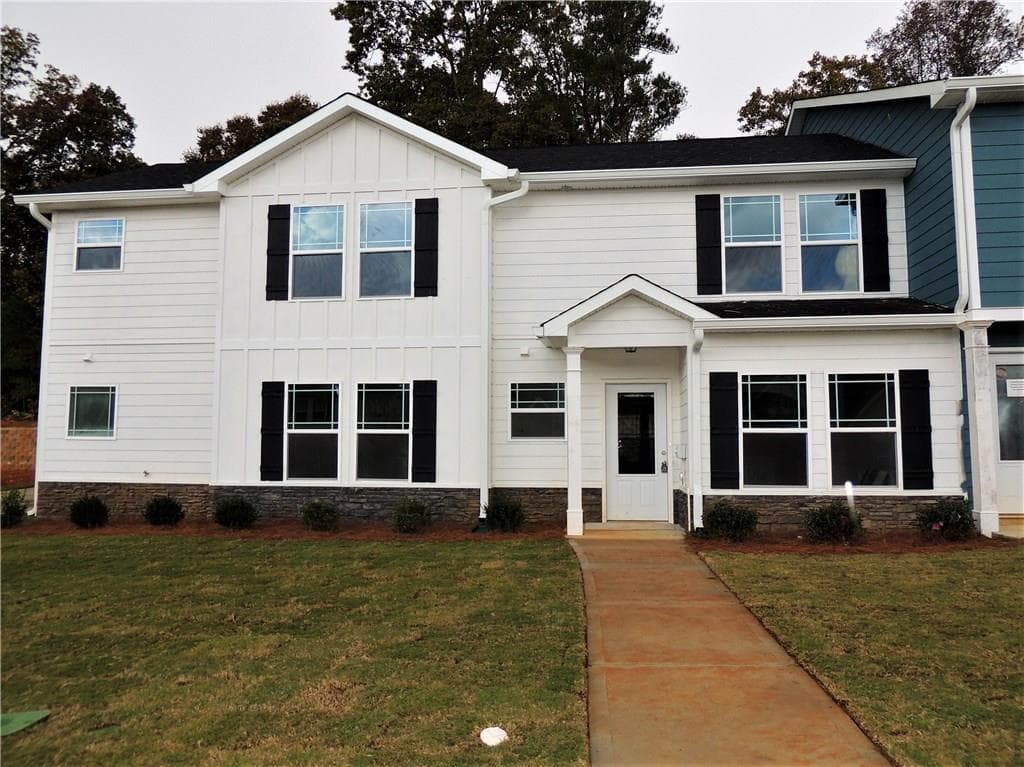 3 bedroom, 2,195 sq ft townhouse sold at 5880 Garden Circle, Douglasville, GA 30135