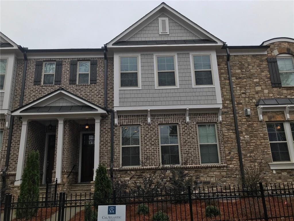 3 bedroom, 2,960 sq ft townhouse sold at 1818 Stephanie Trail, Atlanta, GA 30329