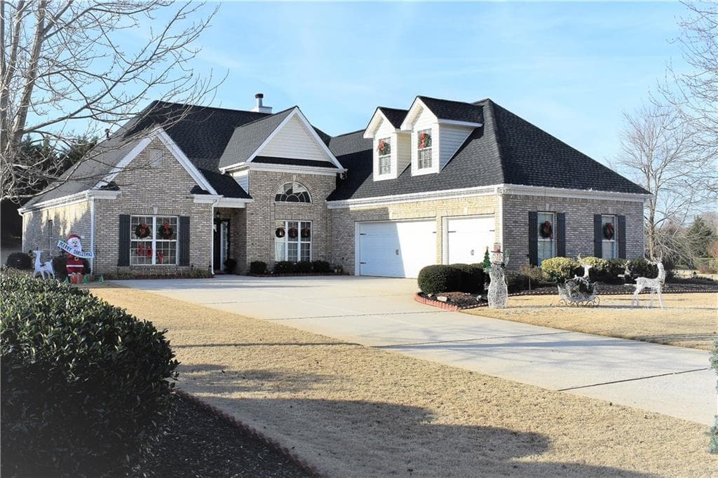 4 bedroom, 2,451 sq ft single family residence sold at 5345 Autumn Walk Court, Cumming, GA 30041