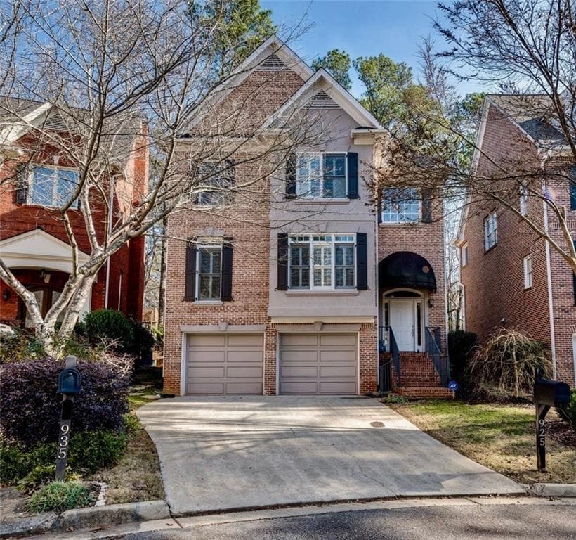 4 bedroom, 3,730 sq ft single family residence sold at 925 Roberts Landing Cove, Sandy Springs, GA 30350