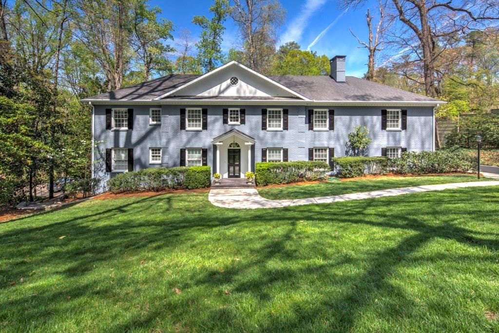 5 bedroom, 4,562 sq ft single family residence sold at 1135 Peachtree Battle Avenue, Atlanta, GA 30327