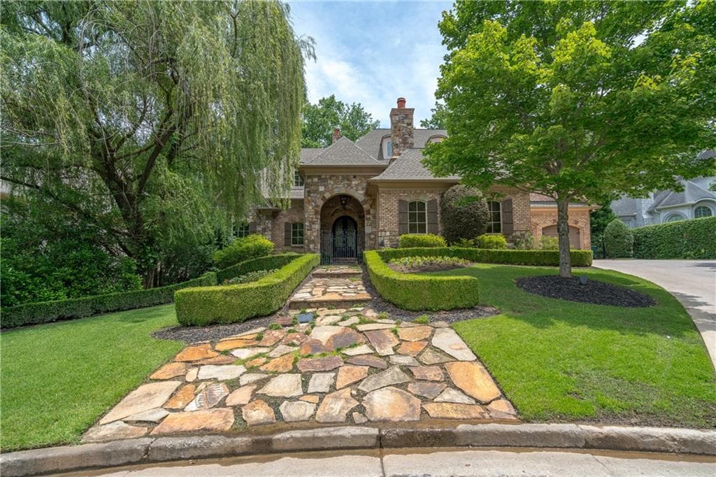 424 Caruso Court, Sandy Springs, GA 30350 — most recent listing photo