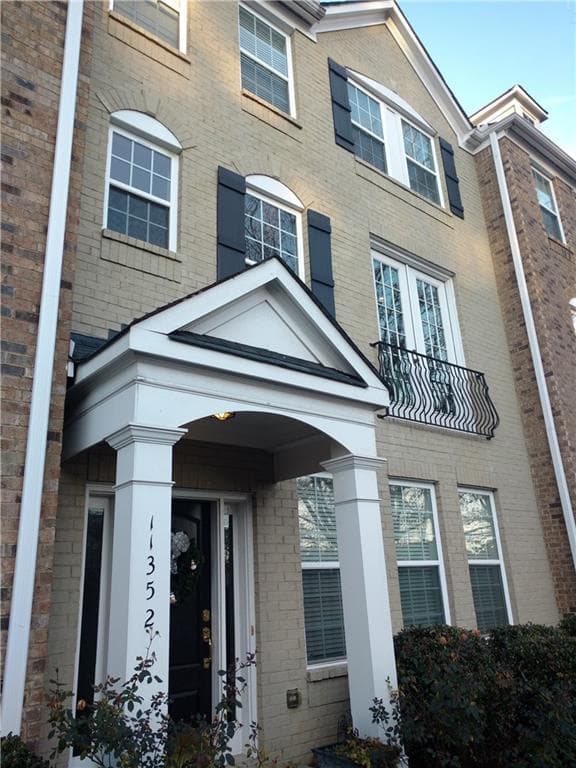 3 bedroom, 2,448 sq ft townhouse sold at 11352 Musette Circle, Alpharetta, GA 30009