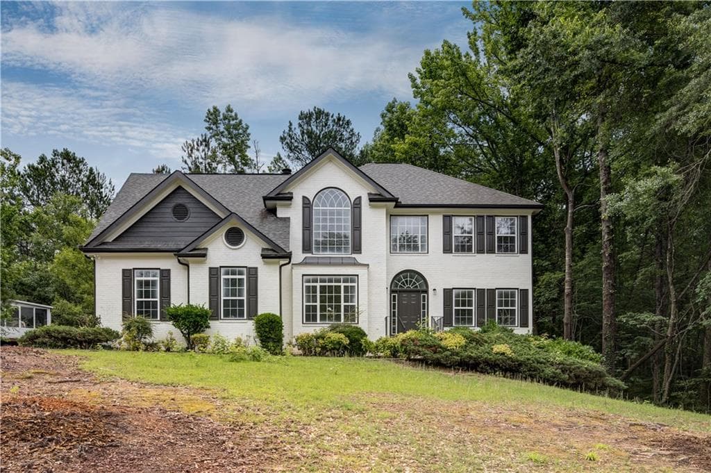 5 bedroom, 4,438 sq ft single family residence sold at 1820 Lake Cove Drive, Atlanta, GA 30331