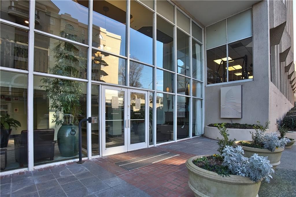 1 bedroom, 837 sq ft condominium sold at 2479 Peachtree Road 908, Atlanta, GA 30305