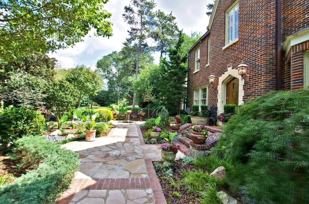 4 bedroom, 3,402 sq ft single family residence sold at 671 E MORNINGSIDE Drive, Atlanta, GA 30324
