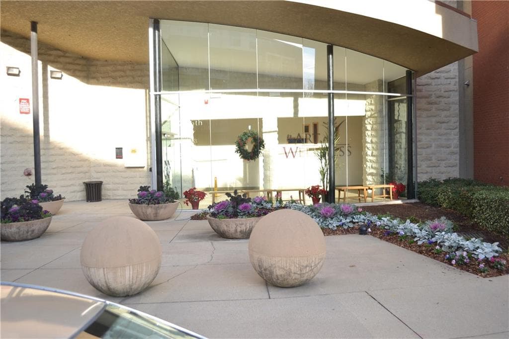 2 bedroom, 1,155 sq ft condominium sold at 400 17th Street 1316, Atlanta, GA 30363