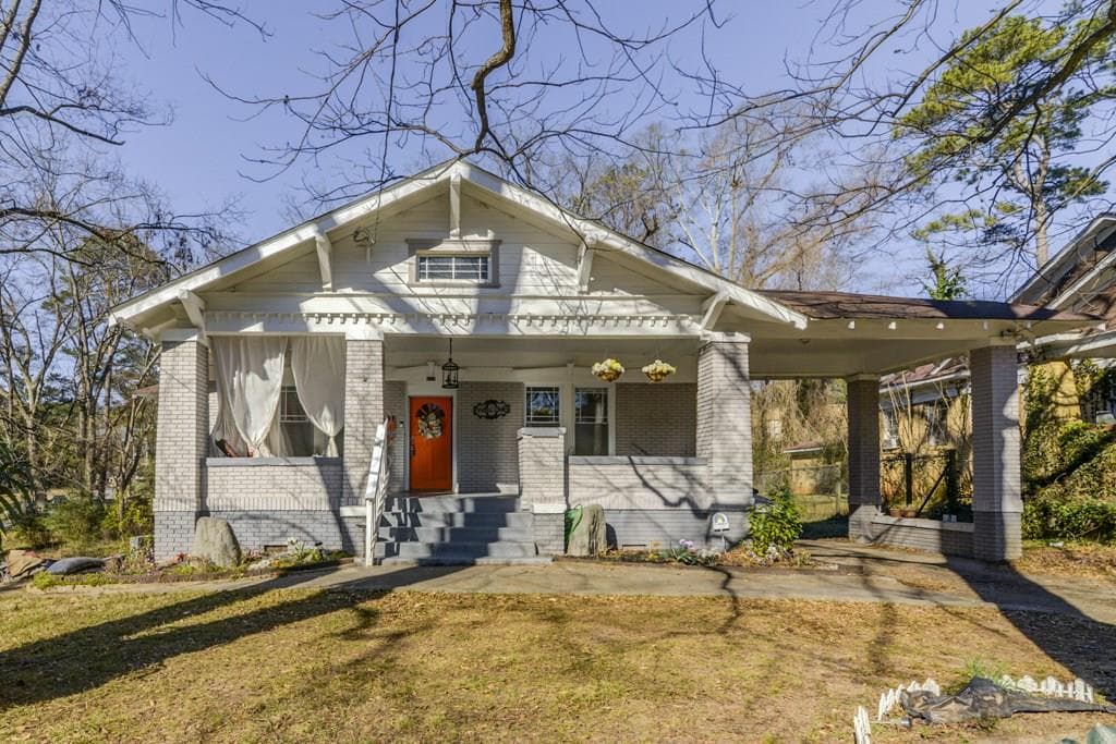 4 bedroom, 2,414 sq ft single family residence sold at 929 Cascade Road, Atlanta, GA 30311