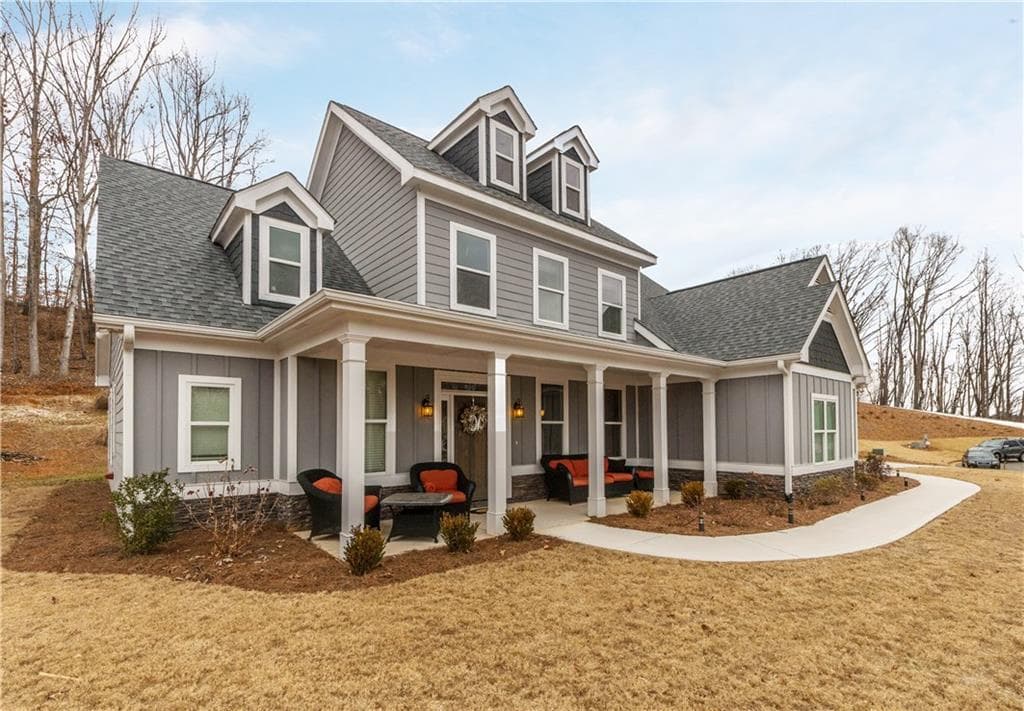 5 bedroom, 2,600 sq ft single family residence sold at 4231 Quail Creek Drive, Flowery Branch, GA 30542