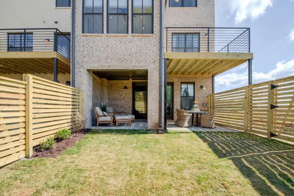 3 bedroom, 3,850 sq ft townhouse sold at 2112 Peach Lane, Smyrna, GA 30080