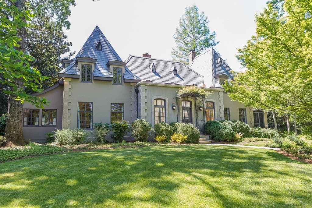 4 bedroom, 3,915 sq ft single family residence sold at 3136 Habersham Road, Atlanta, GA 30305