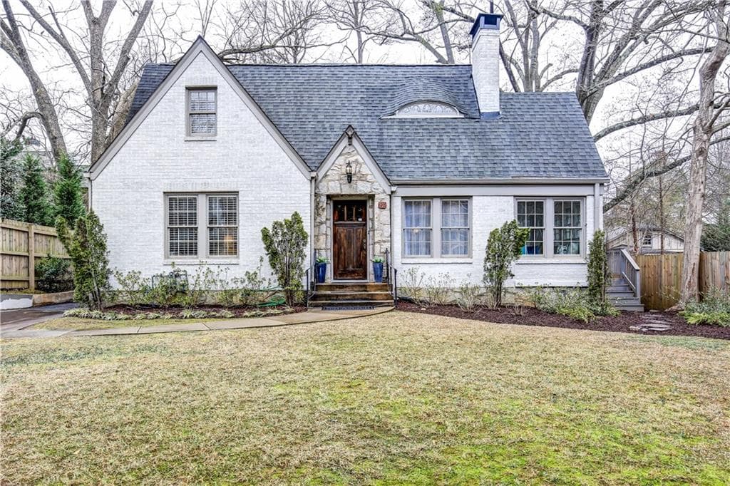 5 bedroom, 3,237 sq ft single family residence sold at 935 Kings Court, Atlanta, GA 30306