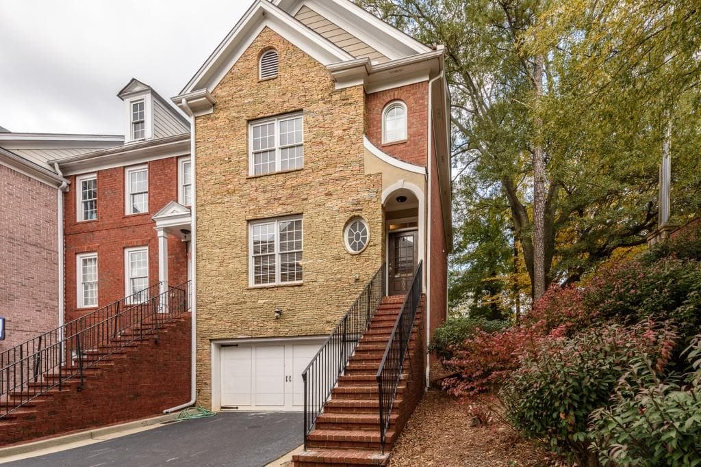 3 bedroom, 1,882 sq ft townhouse sold at 205 Chemin De Vie, Atlanta, GA 30342