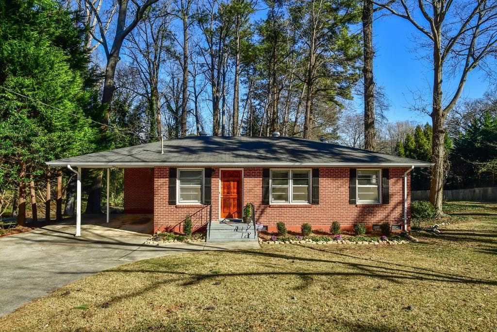 3 bedroom, 1,100 sq ft single family residence sold at 2008 Dering Circle, Atlanta, GA 30345