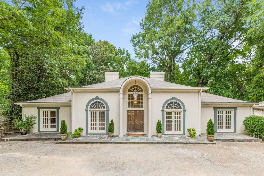 4 bedroom, 7,382 sq ft single family residence sold at 3985 Randall Mill Road, Atlanta, GA 30327