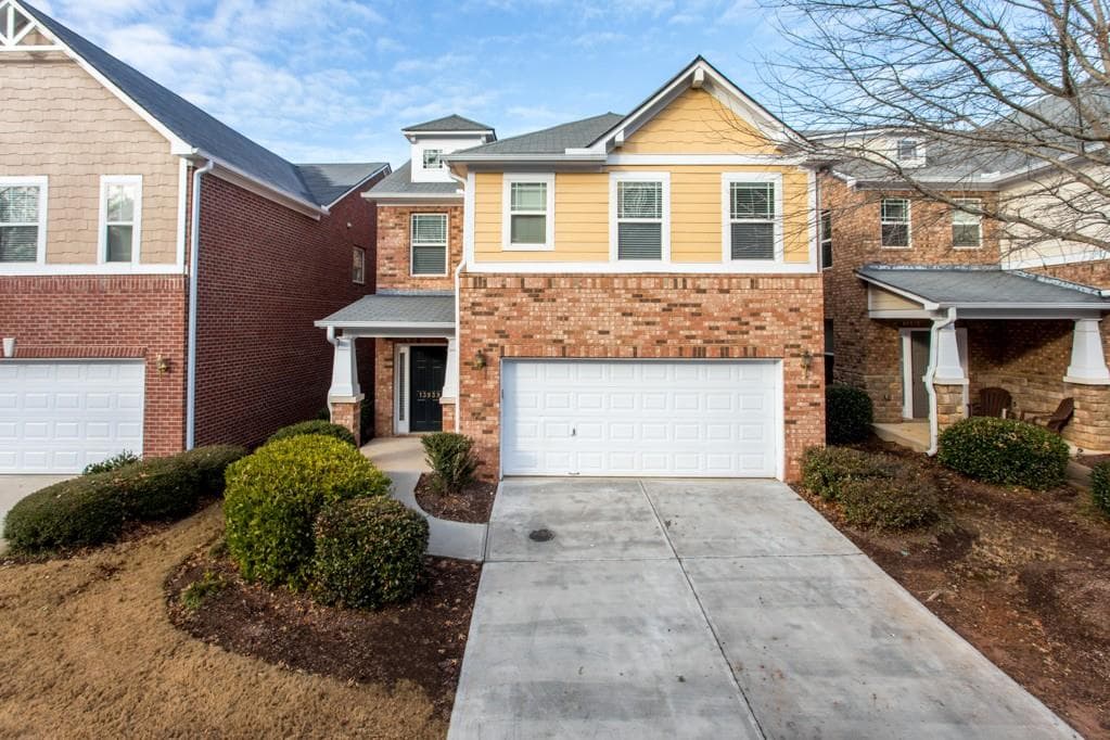 3 bedroom, 2,390 sq ft townhouse sold at 13939 Sunfish Bend, Alpharetta, GA 30004