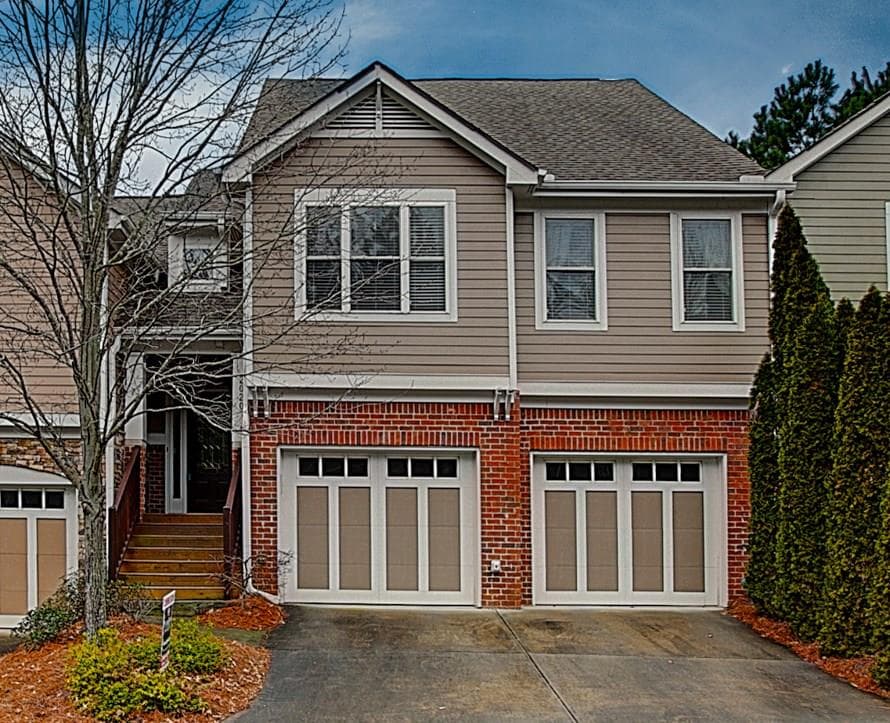3 bedroom, 2,318 sq ft townhouse sold at 2020 Liberty Lane, Roswell, GA 30075