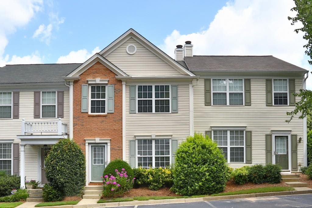 3 bedroom, 1,386 sq ft townhouse sold at 9155 Nesbit Ferry Road 126, Alpharetta, GA 30022