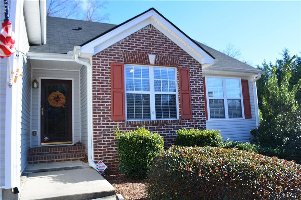 3 bedroom, 1,948 sq ft single family residence sold at 5411 Amber Cove Way, Flowery Branch, GA 30542