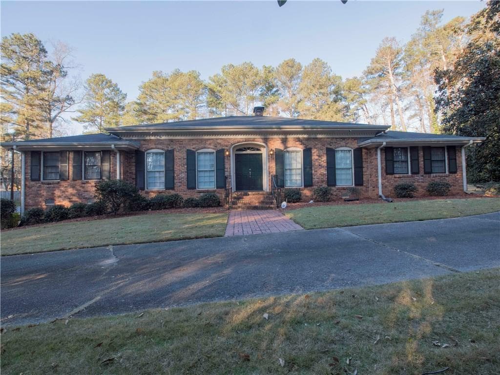 5660 Lake Forrest Drive, Sandy Springs, GA 30342 — most recent listing photo