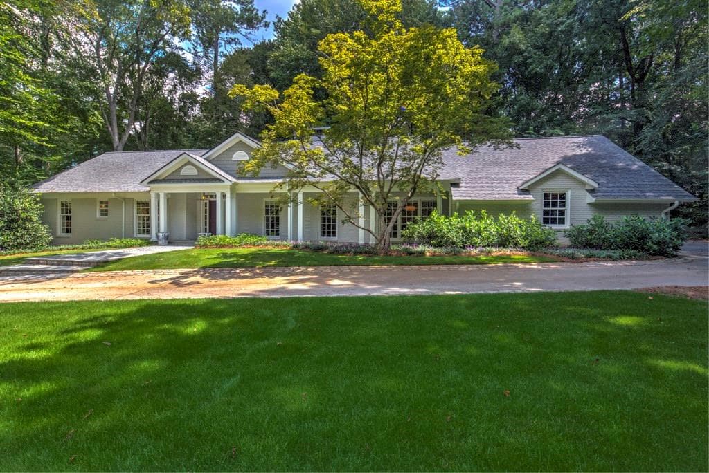 5 bedroom, 5,193 sq ft single family residence sold at 3699 Castlegate Drive, Atlanta, GA 30327