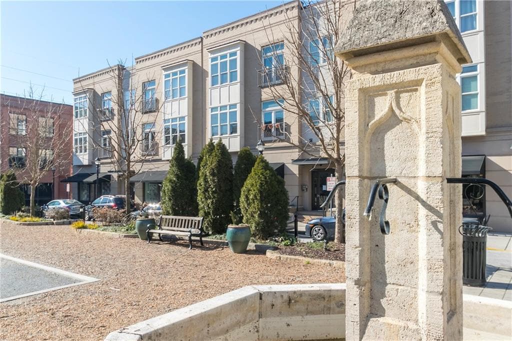 2 bedroom, 1,125 sq ft condominium sold at 933 Garrett Street 204, Atlanta, GA 30316