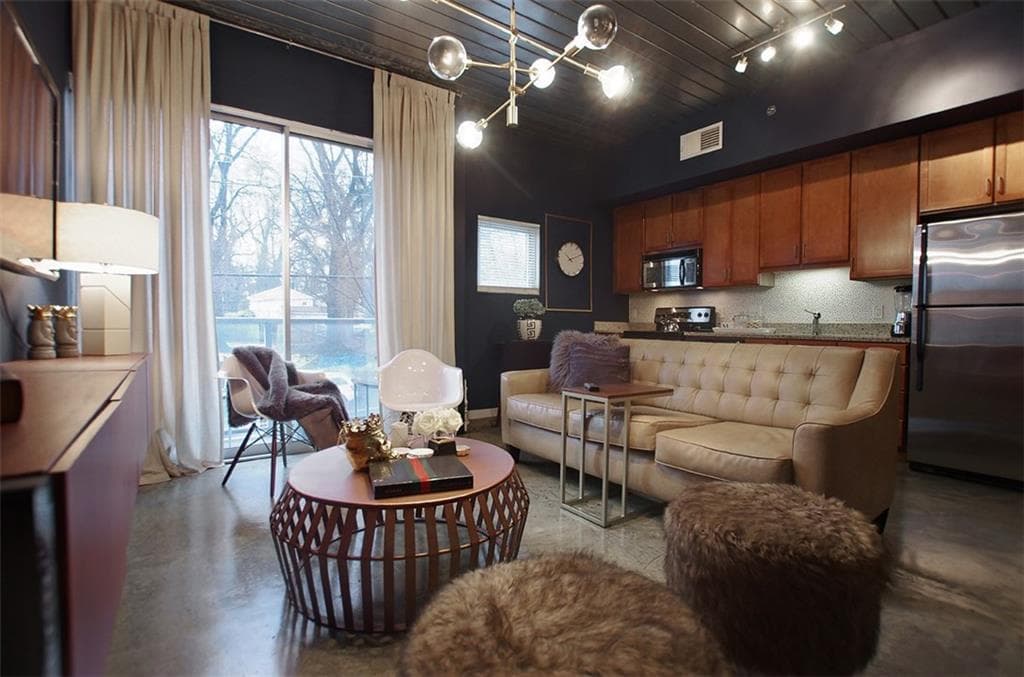 1 bedroom, 722 sq ft condominium sold at 620 Glen Iris Drive 216, Atlanta, GA 30308