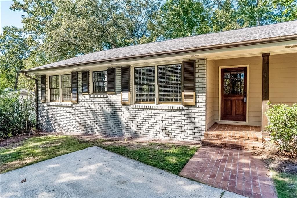 4 bedroom, 2,166 sq ft single family residence sold at 6410 Colewood Court, Atlanta, GA 30328