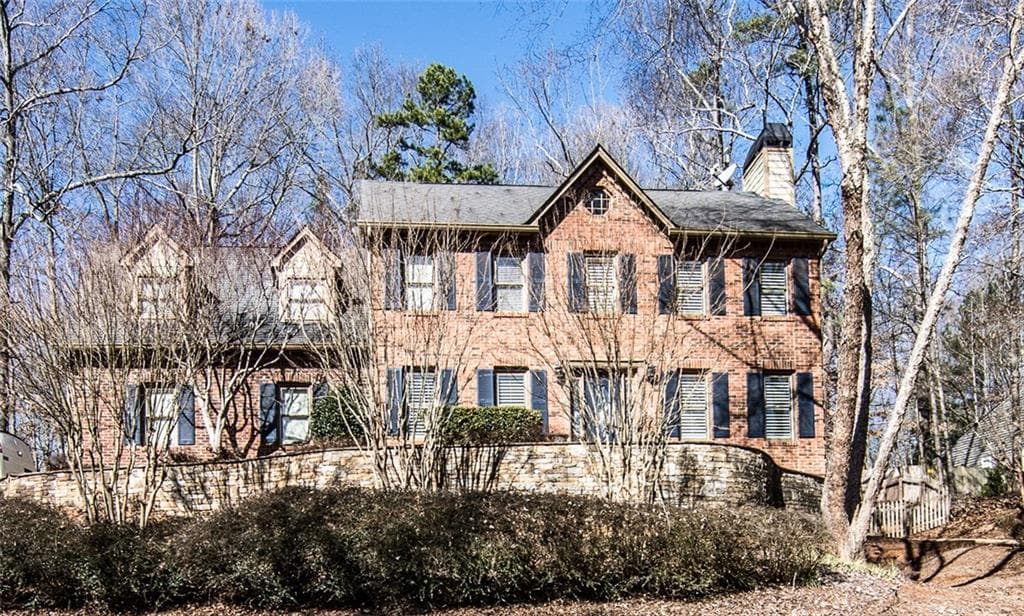 4 bedroom, 2,250 sq ft single family residence sold at 400 Hembree Hollow, Roswell, GA 30076