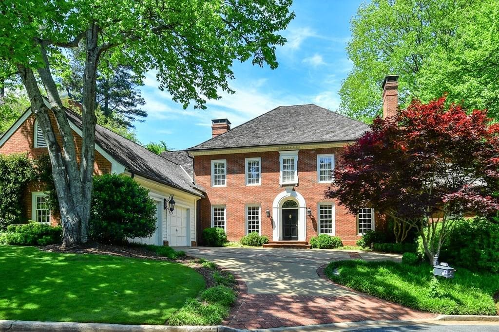 4 bedroom, 4,586 sq ft single family residence sold at 1084 Brookhaven Square, Atlanta, GA 30319
