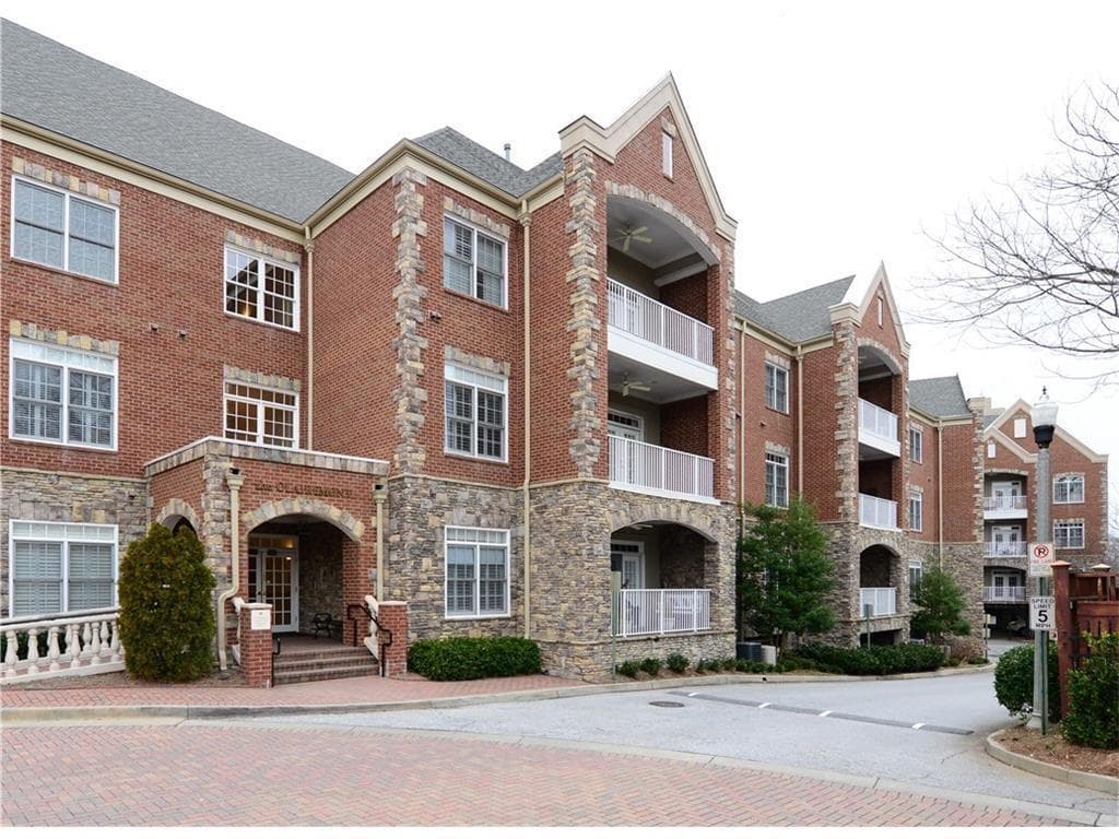2 bedroom, 1,968 sq ft condominium sold at 417 Clairemont Avenue 206, Decatur, GA 30030