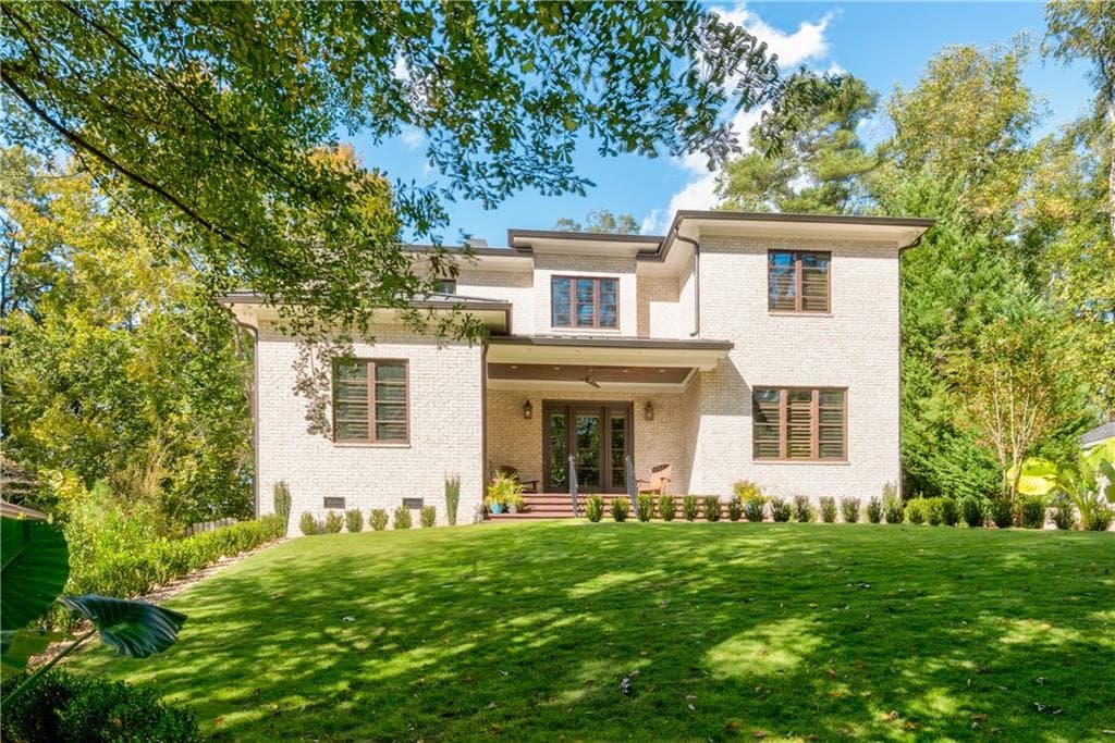 5 bedroom, 6,960 sq ft single family residence sold at 1084 Roxboro Drive, Atlanta, GA 30324