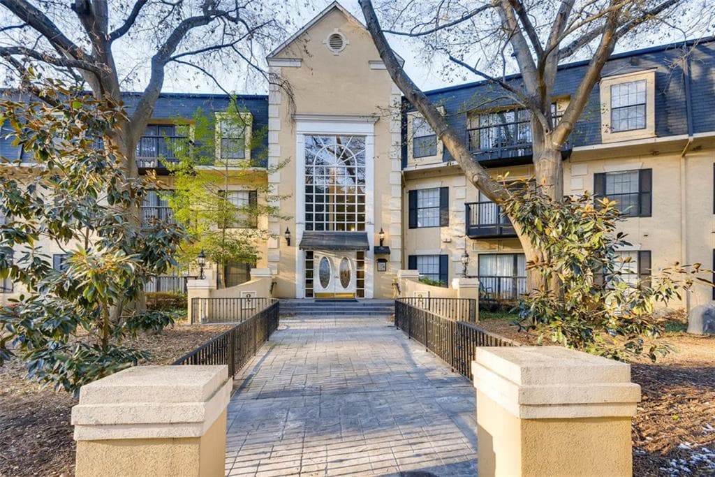 2 bedroom, 1,249 sq ft condominium sold at 2219 Pine Heights Drive, Atlanta, GA 30324