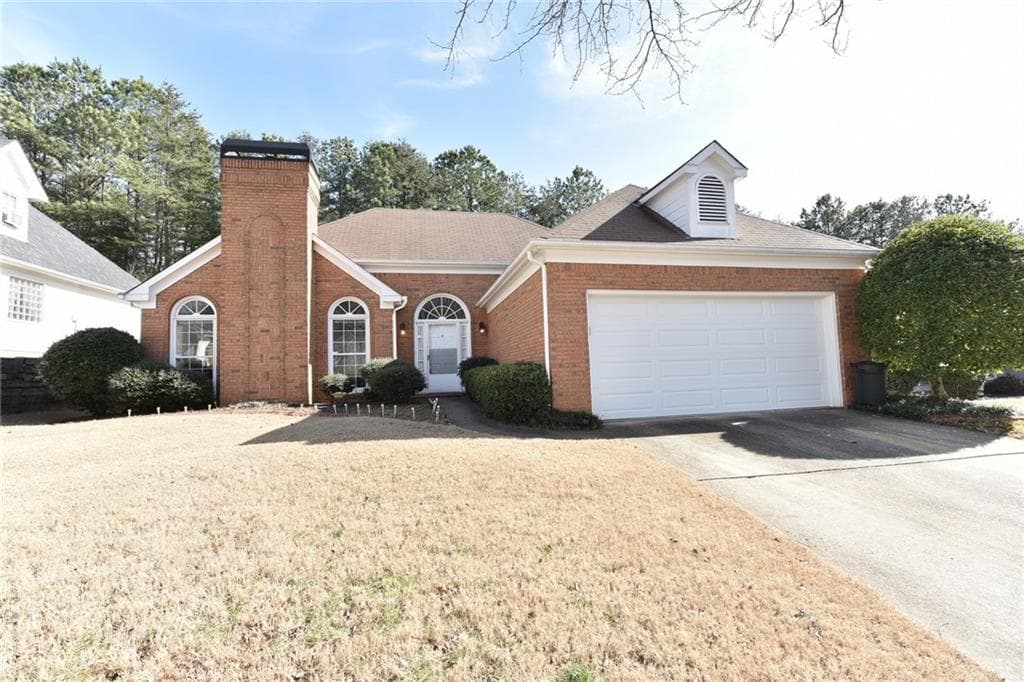 3 bedroom, 1,938 sq ft single family residence sold at 180 Glen Holly Drive, Roswell, GA 30076