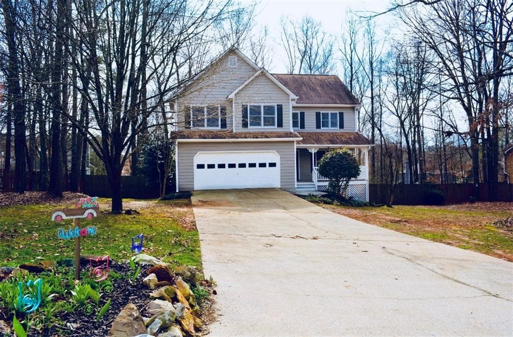 3 bedroom, 2,506 sq ft single family residence sold at 131 Banyon Court, Dallas, GA 30157