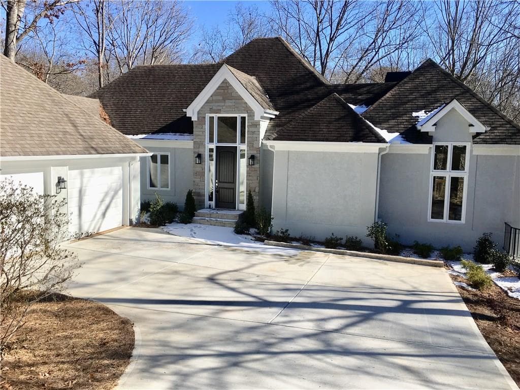 5 bedroom, 3,720 sq ft single family residence sold at 3889 Chaucer Wood, Brookhaven, GA 30319
