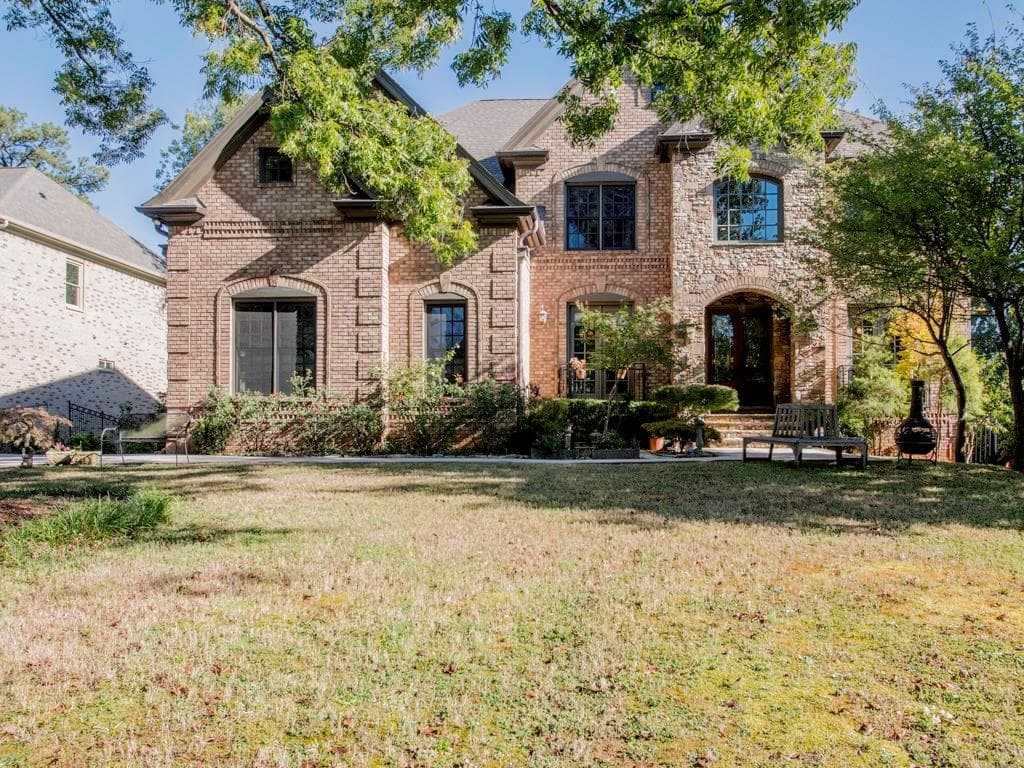 6 bedroom, 3,810 sq ft single family residence sold at 2932 Lavista Court, Decatur, GA 30033
