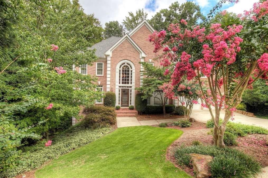 6 bedroom, 4,404 sq ft single family residence sold at 510 Merroway Court, Alpharetta, GA 30022