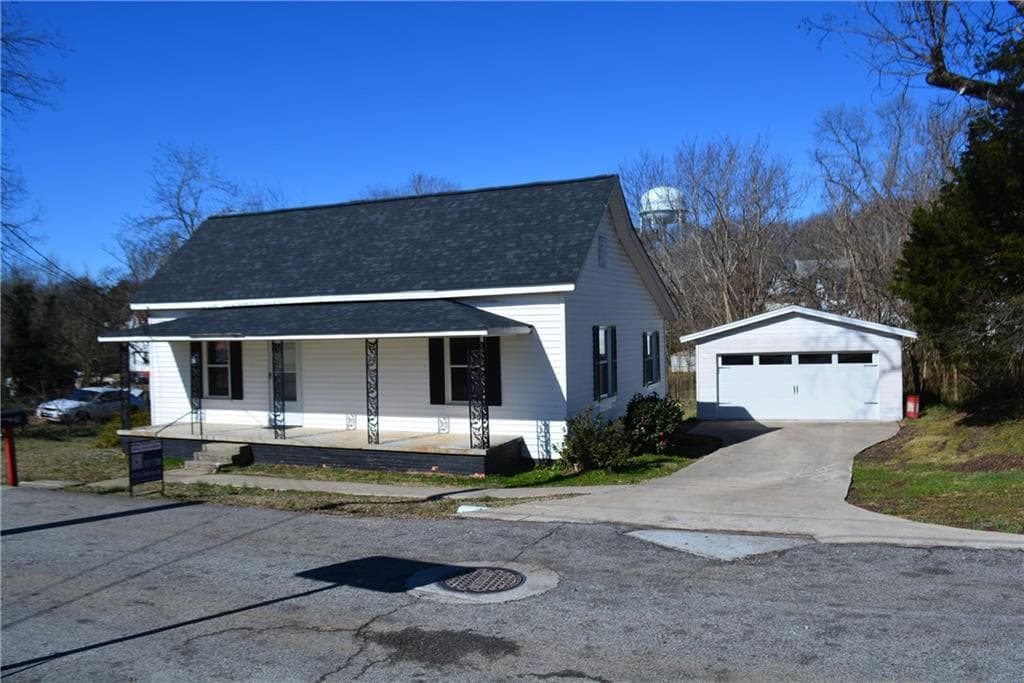 26 CHESTNUT Street, Commerce, GA 30529 — most recent listing photo