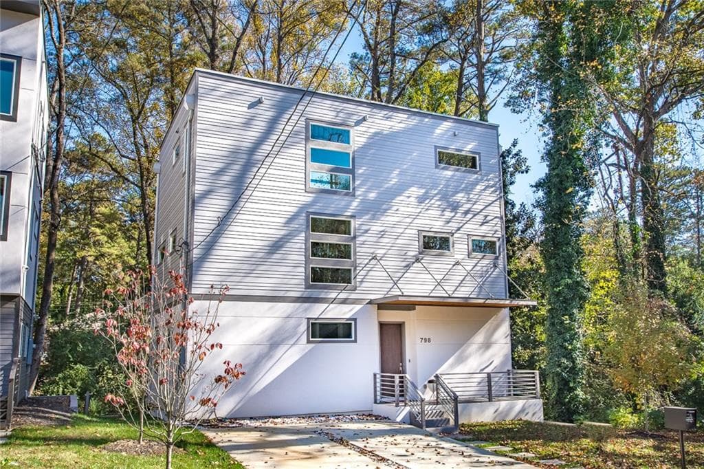 4 bedroom, 2,470 sq ft single family residence sold at 798 Stokeswood Avenue, Atlanta, GA 30316