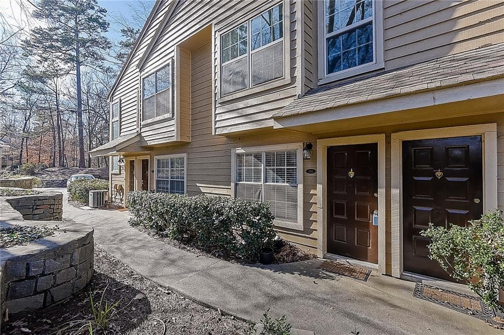 2 bedroom, 1,216 sq ft condominium sold at 1494 N Crossing Circle, Atlanta, GA 30329