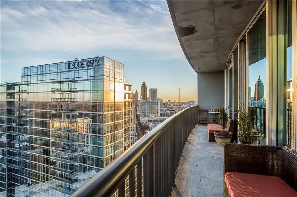 2 bedroom, 1,358 sq ft condominium sold at 1080 Peachtree Street 3104, Atlanta, GA 30309