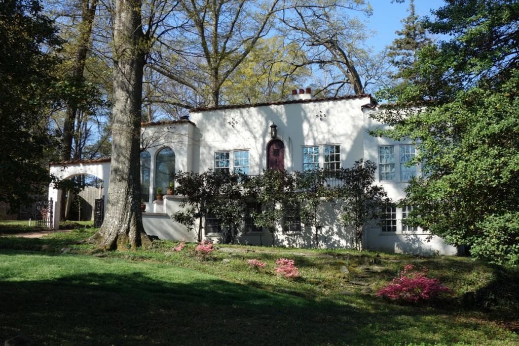 3 bedroom, 3,635 sq ft single family residence sold at 8 Brookhaven Drive, Atlanta, GA 30319