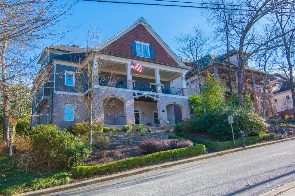 5 bedroom, 4,452 sq ft single family residence sold at 261 W Peachtree Street, Norcross, GA 30071