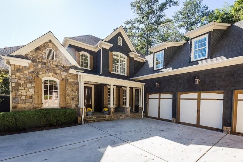 5 bedroom, 7,500 sq ft single family residence sold at 2885 Knob Hill Drive, Atlanta, GA 30339