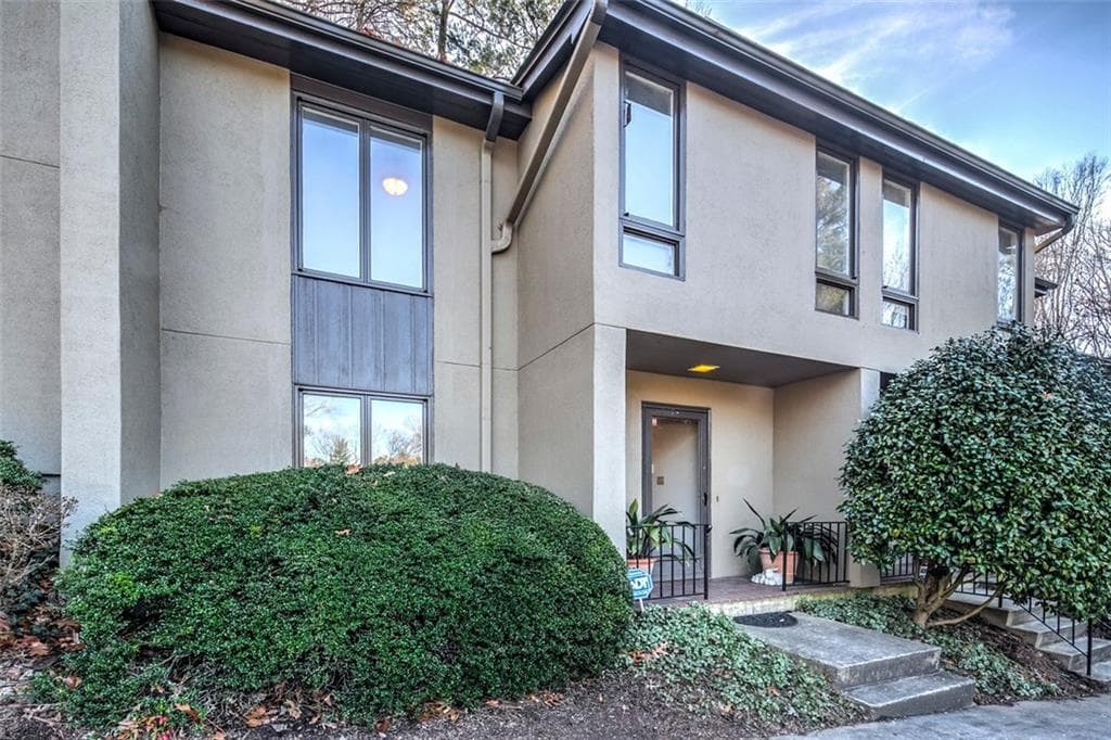 44 Ivy Parkway, Atlanta, GA 30342 — most recent listing photo